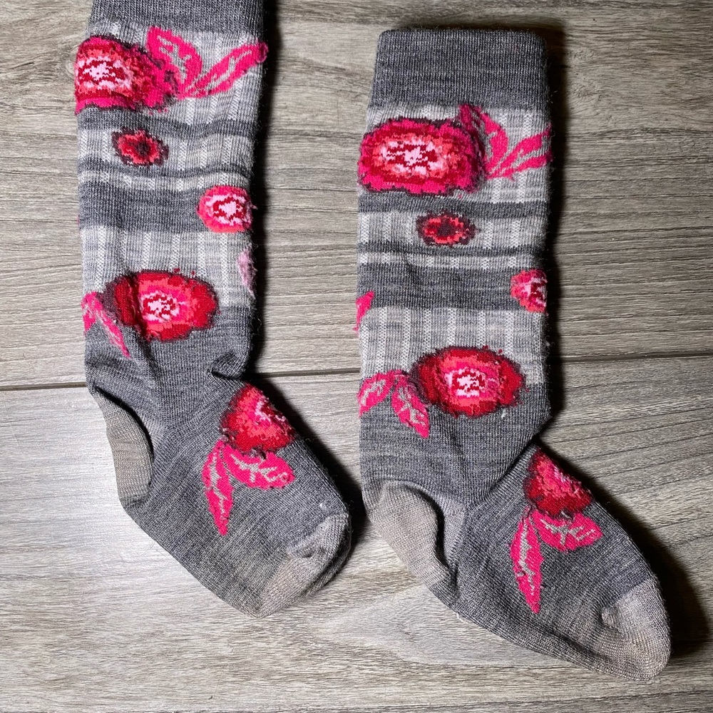 VGUC/EUC Smartwool Merino Wool Kids Floral Gray and Pink Socks